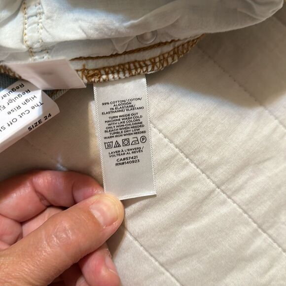 Old Navy 6 Light Blue White Vertical Stripes 5” Mid Rise Everyday Cotton Shorts - Picture 9 of 11